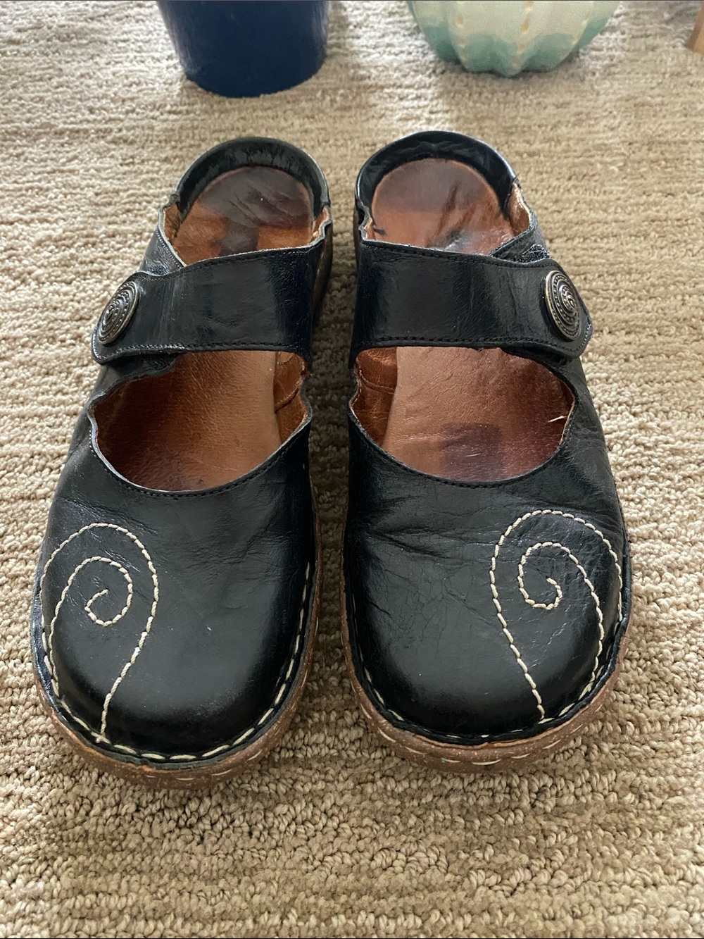 Comfort Black Leather Swirl Embroidered Mary Jane Mules / Clogs - Size 39
